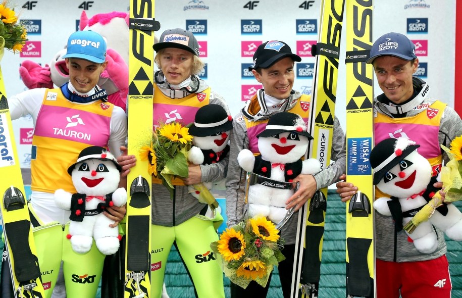 Polacy na podium. Od lewej: Maciej Kot, Dawid Kubacki, Kamil Stoch i Piotr Żyła /Grzegorz Momot /PAP
