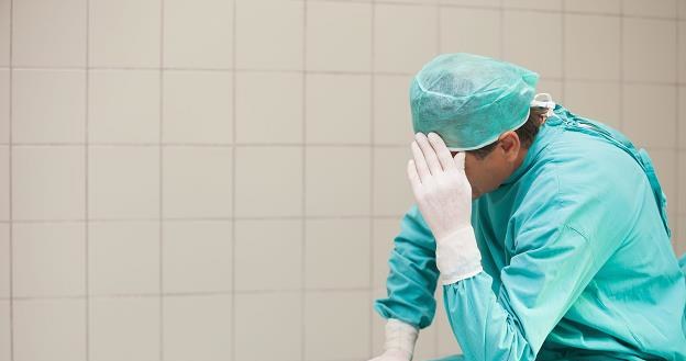 Polacy na własną rękę szukają pomocy medycznej /&copy;123RF/PICSEL