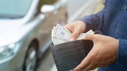 Polacy nie chcą zakazu rejestracji aut spalinowych ani ograniczenia obrotu gotówką