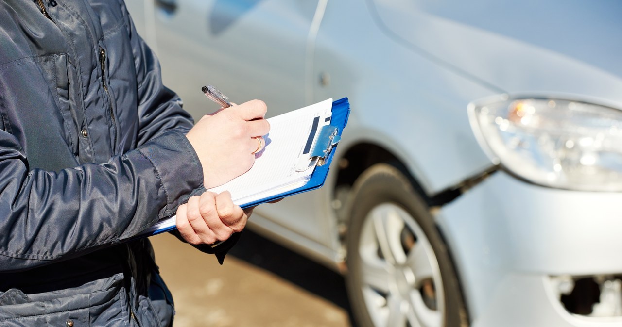 Polacy nie tylko kupują coraz więcej samochodów, ale też coraz chętniej decydują się na dobrowolne autocasco. /Adobe Stock