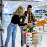 święta Polacy nie wiedzą, co kupić w Black Friday. Coraz częściej pytają o to AI