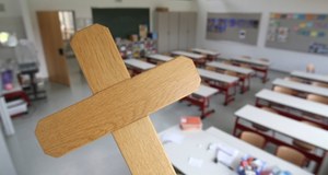 Polacy o lekcjach religii w szkole. Wyniki sondażu zaskakują