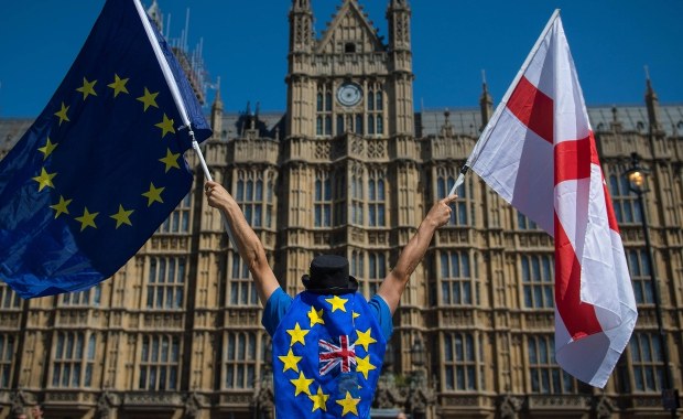 Polacy ociągają się z zabezpieczeniem swoich praw po brexicie
