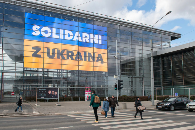 Polacy okazują solidarność z Ukrainą /Łukasz Gdak /East News