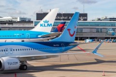 Polacy pili i awanturowali się w samolocie. Sześciu aresztowanych w Holandii