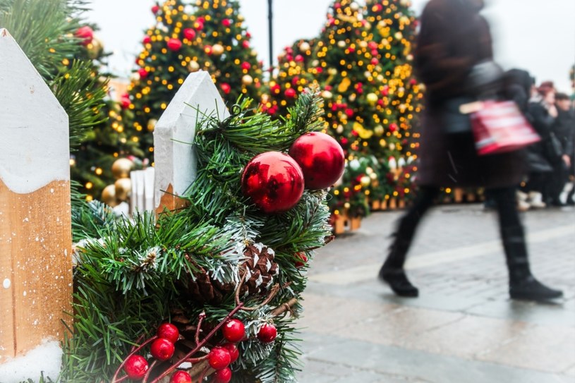 Polacy planują w tym roku przeznaczyć średnio 1490 zł na Święta. Jedna trzecia pójdzie na prezenty /123RF/PICSEL