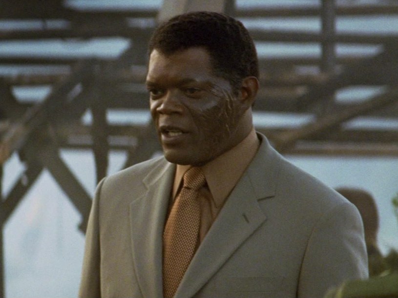 Polacy pójdą dziś późno spać. Na emisji szpiegowski film z plejadą gwiazd