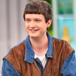 Polacy pokochali go za komediowe role. Jak radzi sobie z popularnością?