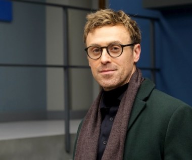 Polacy pokochali go za rolę księdza w "Ranczu". Tak dzisiaj wygląda!