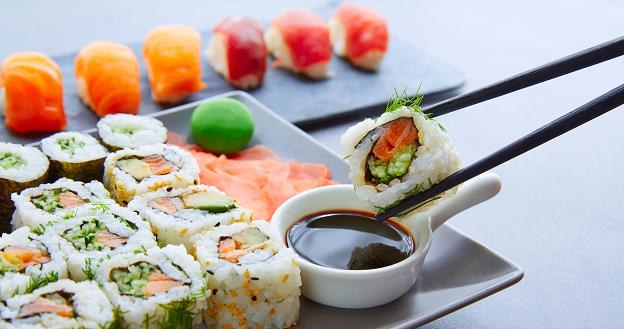 Polacy pokochali sushi. Zwiększone moce, nowe etaty /&copy;123RF/PICSEL