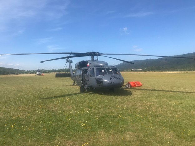 Polacy policjanci i strażacy wylecieli we wtorek po południu z Warszawy policyjnym śmigłowcem S-70i Black Hawk /Paweł Pyclik /RMF FM