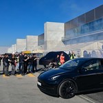 Polacy pracujący w Tesli mają problem. "Znaczne obciążenie"