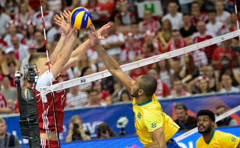 Polacy przegrali z Brazylią 1:3 /fivb /