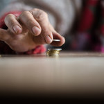Polacy przenoszą oszczędności. Większość nie potrzebuje doradców