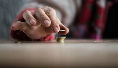 Polacy przenoszą oszczędności. Większość nie potrzebuje doradców