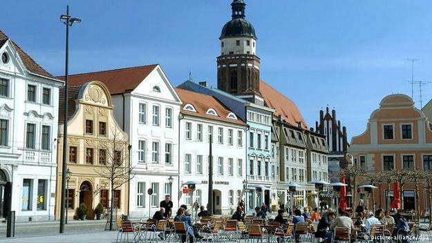 Polacy przyjeżdżają do Niemiec na drogie zakupy /Deutsche Welle