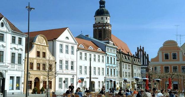 Polacy przyjeżdżają do Niemiec na drogie zakupy /Deutsche Welle