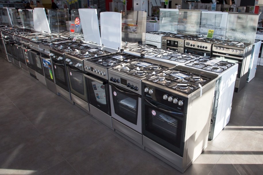 Polacy ruszyli do sklepów. Hitem sprzedaży sprzęt AGD / 	Maciej Kulczyński    /PAP