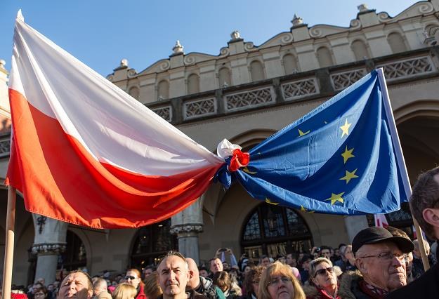 Polacy są dumni z osiagnięć kraju w Europie /&copy;123RF/PICSEL