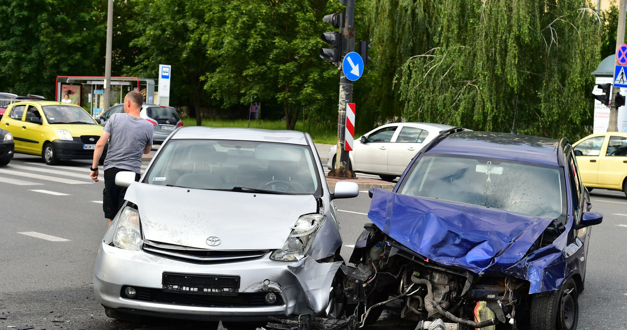 Polacy są winni UFG ogromne pieniądze /Artur Zawadzki /East News