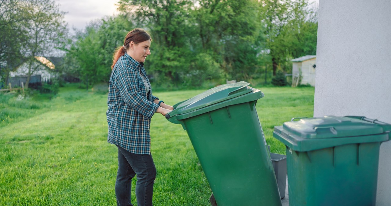 Polacy segregują śmieci, chcą tez wiedzieć, co się potem dzieje z wyrzucanymi do pojemników opakowaniami /123RF/PICSEL