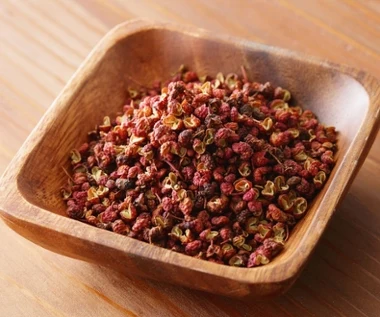 Polacy słabo znają tę przyprawę, a szkoda. Jest najlepsza do ryb, poprawia trawienie