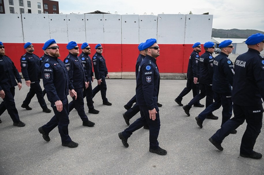 Polacy służący w Kosowie w ramach misji EULEX /Marcin Obara /PAP