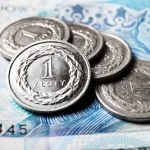Polacy śpią na pieniądzach. Jest jednak problem - część aktywów topnieje w oczach