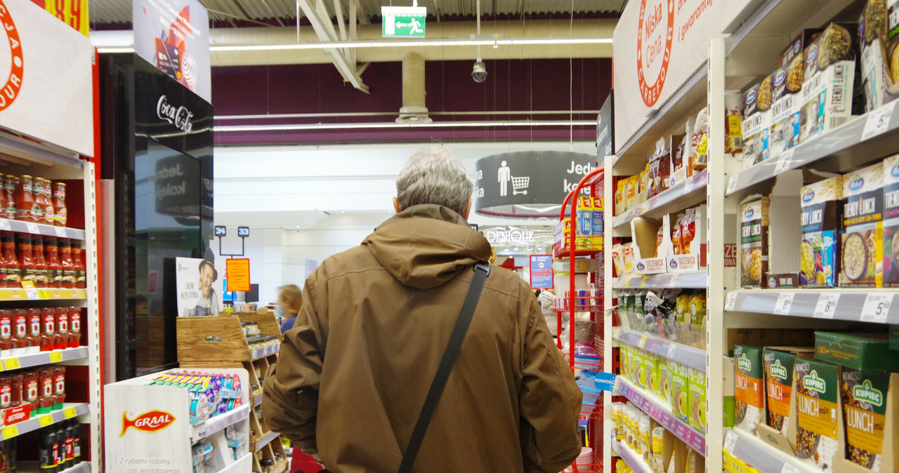 Polacy spokojnie podchodzą do dostępności produktów żywnościowych w sklepach /ZOFIA BAZAK/Marek Bazak /East News