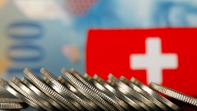 Polacy sprzedają kredyty frankowe. Radca prawny ostrzega