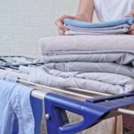 suszarka na pranie Polacy stawiają na to rozwiązanie w mieszkaniach. Zastępuje tradycyjne suszarki