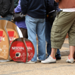 Polacy szykują się w kolejki – te sklepy wyprzedają Nescafe