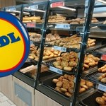 Polacy ustawiają się w kolejce - Lidl daje chleb za bezcen! Tylko do jutra