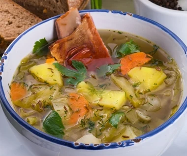 Polacy uwielbiają tę zupę. Tylko nieliczni wiedzą, że oczyszcza organizm, wzmacnia odporność i poprawia trawienie