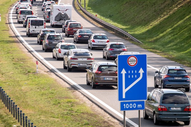 Polacy w trasie na długi weekend /Tytus Żmijewski /PAP