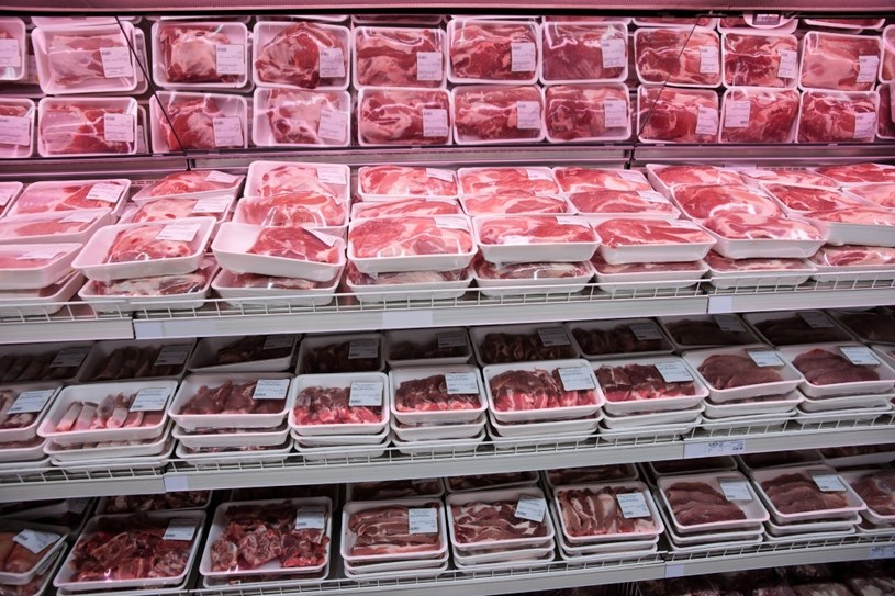 Polacy wciąż chętnie spożywają mięso. Najczęściej wybieramy drób i wieprzowinę. Zdj. ilustracyjne /123RF/PICSEL
