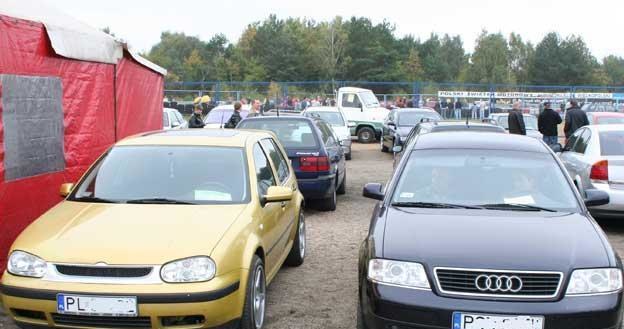 Polacy wolą kupować auta za gotówkę /INTERIA.PL