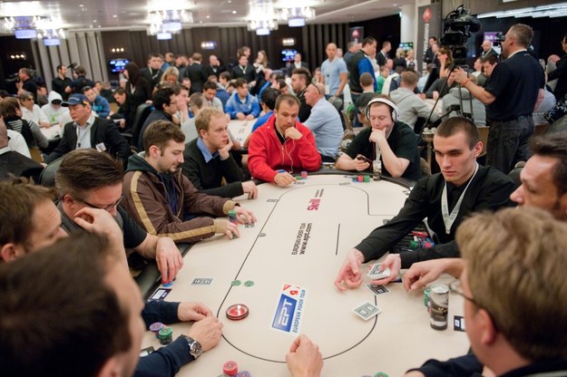 Polacy wygrali w pokera duże pieniądze. /OBERT SCHLESINGER  /PAP/EPA