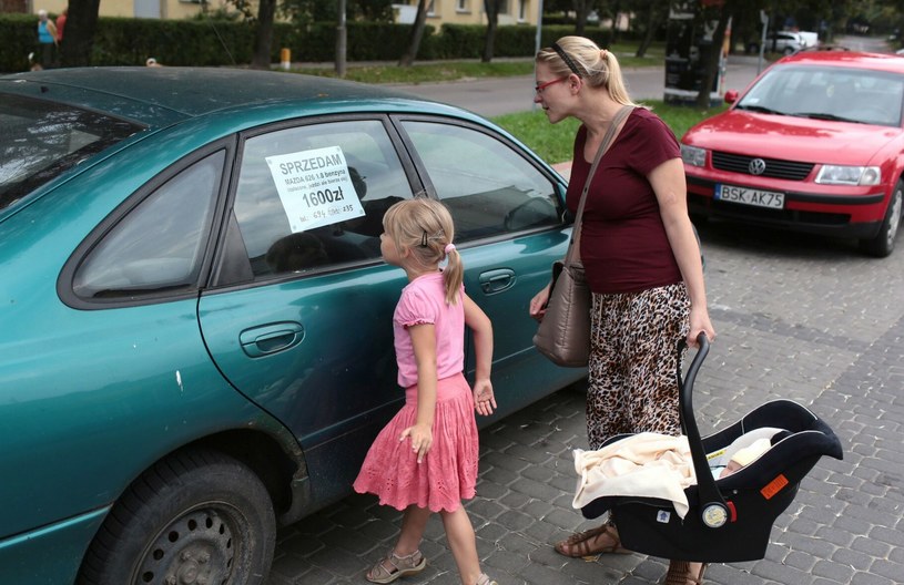 Polacy wyprzedają starsze samochody, bo nie stać nas na tankowanie? /Piotr Mecik /Agencja SE/East News