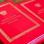 Polacy zabrali głos ws. zmiany konstytucji. W sondażu zadano dwa pytania