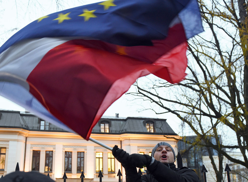 Polacy zadowoleni z członkostwa w UE, wynika z sondażu /AFP