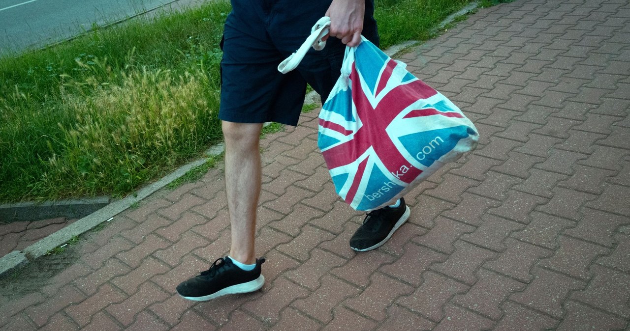 Polacy zarabiają w UK więcej niż Brytyjczycy /JAAP ARRIENS / NurPhoto NurPhoto via AFP /AFP
