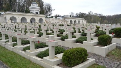 Polacy zatrzymani na Ukrainie. Próbowali odpalić race na Cmentarzu Orląt