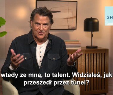 Polacy znają Teda McGinleya ze "Świata według Bundych". W "Terapii bez trzymanki" zaskakuje