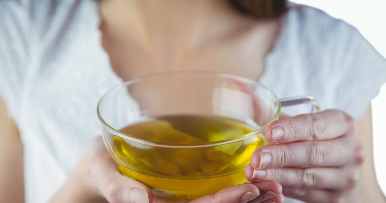 Połącz dwie herbaty i pij dla młodszego wyglądu. Dba o skórę od środka /123RF/PICSEL