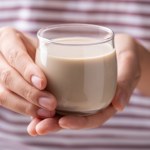 Połącz z ciepłym mlekiem i wypij na noc. Zyskasz lepszy sen i płaski brzuch