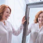 Połącz z miodem i nałóż na twarz. Roślina botoksowa optycznie ją odmłodzi