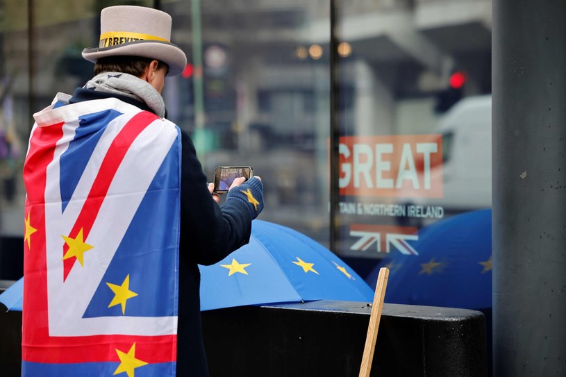 Połączenia po brexicie będą droższe? /AFP