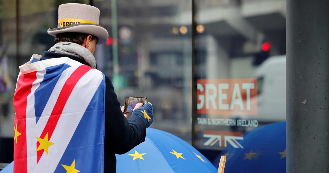 Połączenia po brexicie będą droższe? /AFP