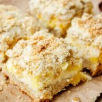 jabłka Połączenie szarlotki z sernikiem. Ciasto wychodzi aksamitne i wilgotne